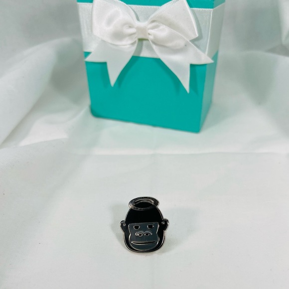 Harambe Memorial Remembrance Souvenir Sympathy Pin - Picture 7 of 9